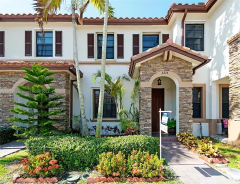 3214 SE 6th St, Homestead, FL 33033