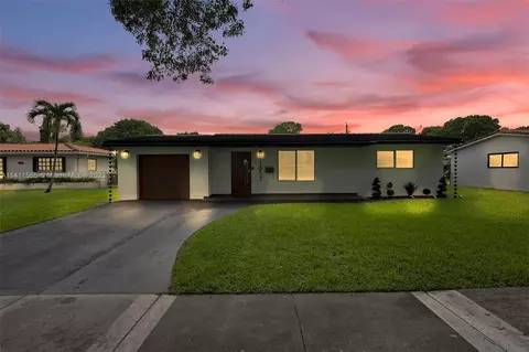 13953 Lake Lure Ct, Miami Lakes, FL 33014