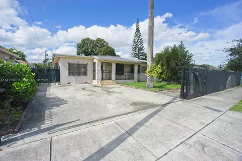 255 E 18 St, Hialeah, FL 33010 photo 2