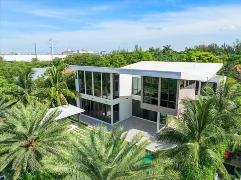 521 Holiday Dr, Hallandale Beach, FL 33009