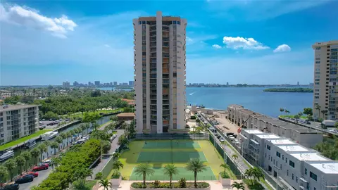 1800 NE 114th St #1910, Miami, FL 33181