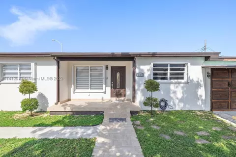 954 SE 1st St, Hialeah, FL 33010