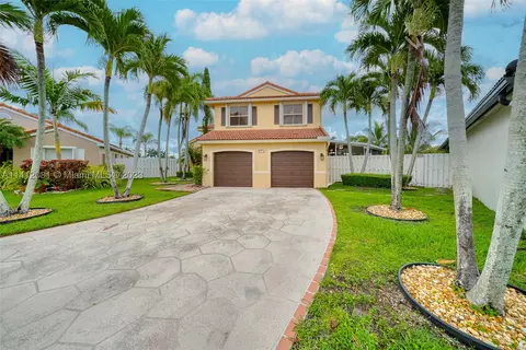 995 NW 165th Ave, Pembroke Pines, FL 33028