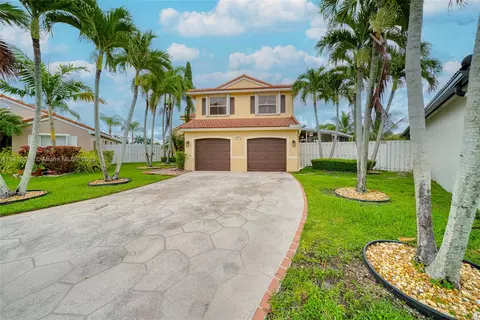 995 NW 165th Ave, Pembroke Pines, FL 33028