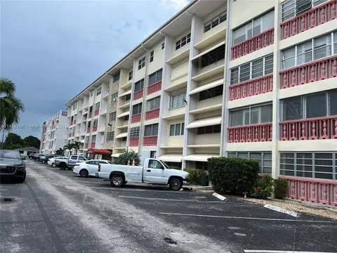 215 SE 3rd Ave #205A, Hallandale Beach, FL 33009