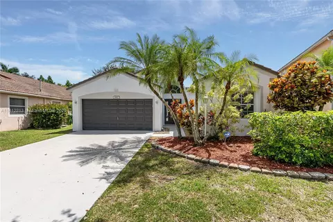 1167 NW 133rd Ave, Pembroke Pines, FL 33028