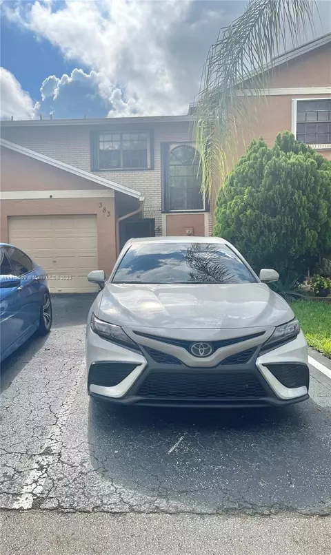 383 NW 103rd Ter, Pembroke Pines, FL 33026