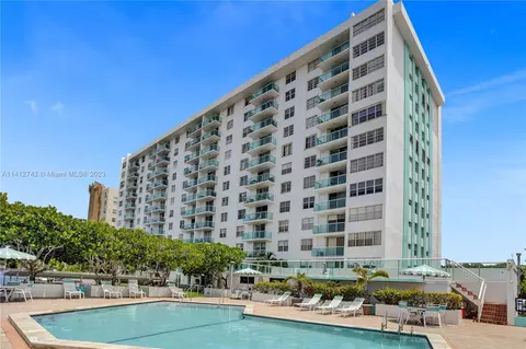 2841 NE 163rd St #514, North Miami Beach, FL 33160