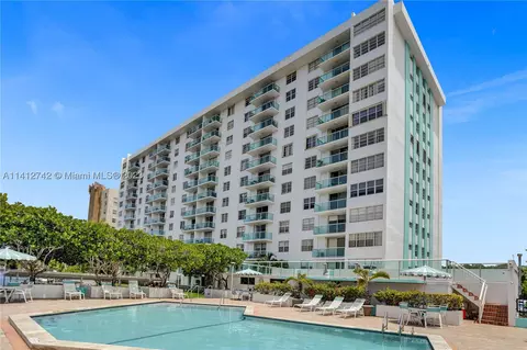 2841 NE 163rd St #514, North Miami Beach, FL 33160
