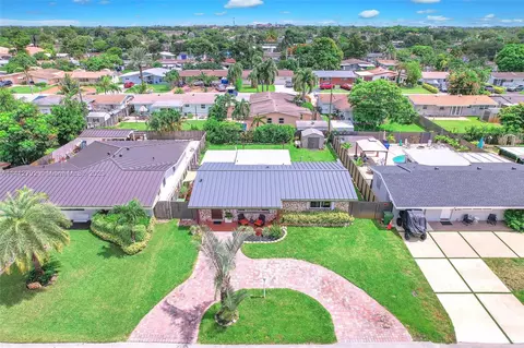 7871 NW 11th Ct, Pembroke Pines, FL 33024