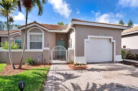 7420 S Aragon Blvd, Sunrise, FL 33313
