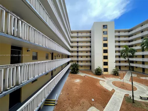 15600 NW 7th Ave #310, Miami, FL 33169