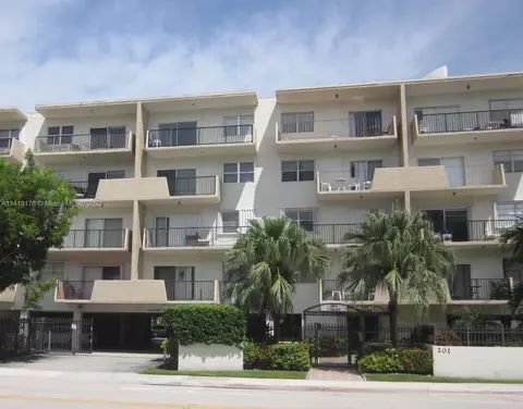 201 180th Dr #109, Sunny Isles Beach, FL 33160