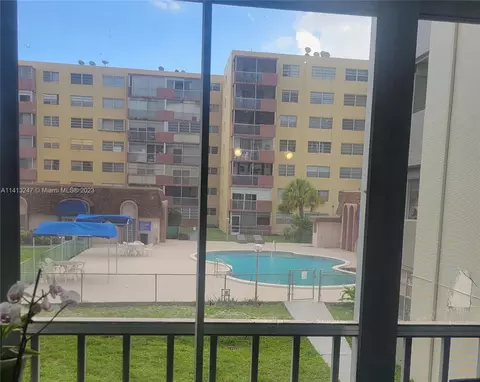 16450 Miami Dr #204, North Miami Beach, FL 33162