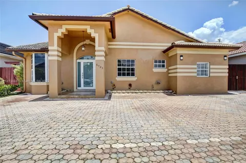 8925 NW 148th St, Miami Lakes, FL 33018