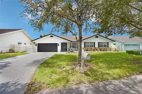 14650 SW 141st Pl, Miami, FL 33186