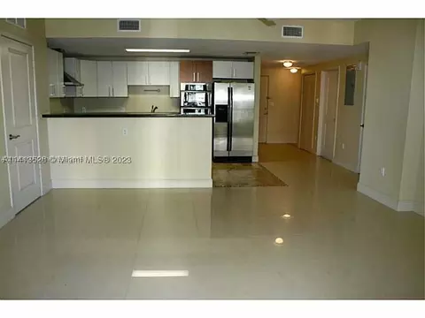 170 SE 14th St #1401, Miami, FL 33131