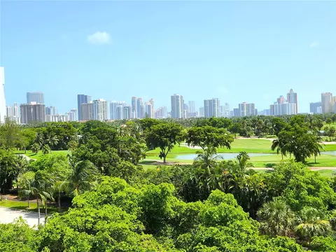 3301 N Country Club Dr #702, Aventura, FL 33180