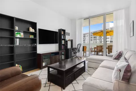 218 SE 14th St #805, Miami, FL 33131