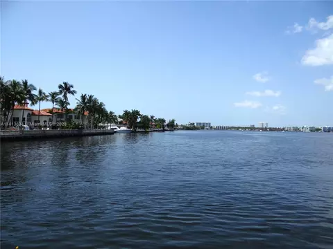 3030 Marcos Dr #T115, Aventura, FL 33160