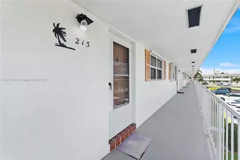 1116 Lake Ter #213, Boynton Beach, FL 33426