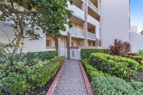 7722 Granville Dr #112, Tamarac, FL 33321