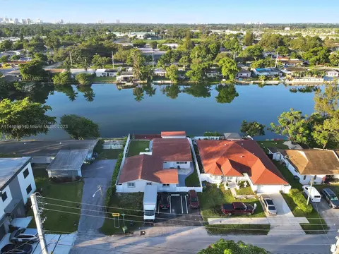 1024 SW 2nd St, Hallandale Beach, FL 33009