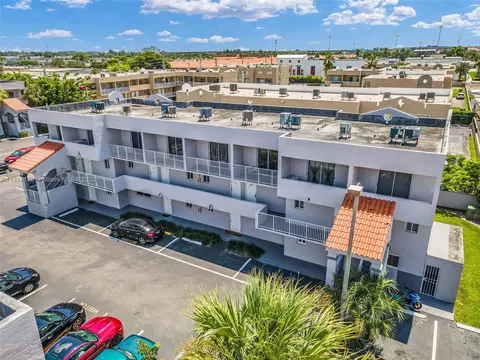 2670 W 76th St #101, Hialeah, FL 33016