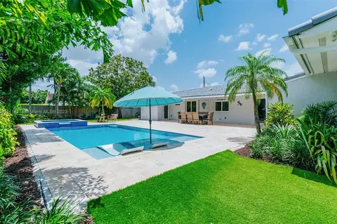 19301 Royal Birkdale Dr, Hialeah, FL 33015
