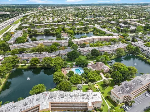 5181 W Oakland Park Blvd #114, Lauderdale Lakes, FL 33313