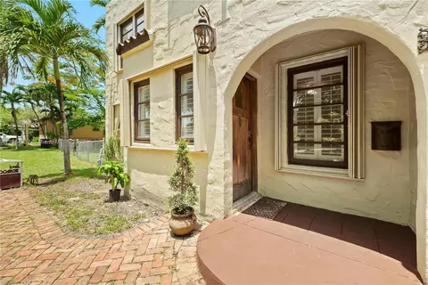 357 Navarre Dr, Miami Springs, FL 33166 photo 4