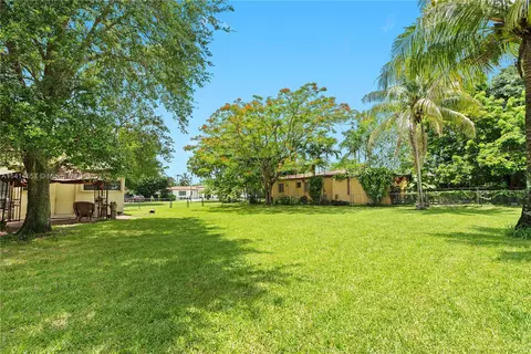 357 Navarre Dr, Miami Springs, FL 33166 photo 24