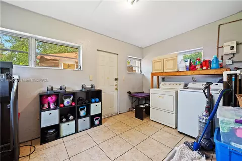 357 Navarre Dr, Miami Springs, FL 33166 photo 20
