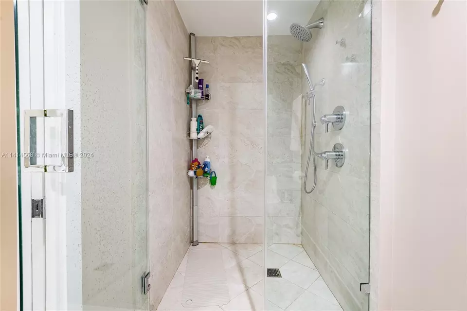  488 NE 18th St #2803, Miami, FL 33132 photo 9