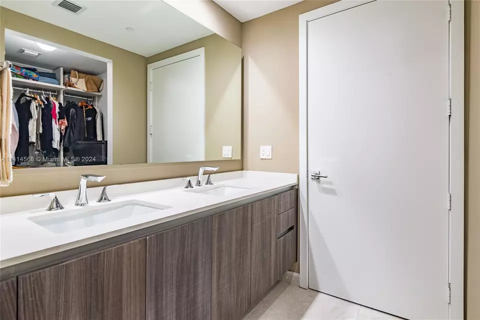  488 NE 18th St #2803, Miami, FL 33132 photo 11