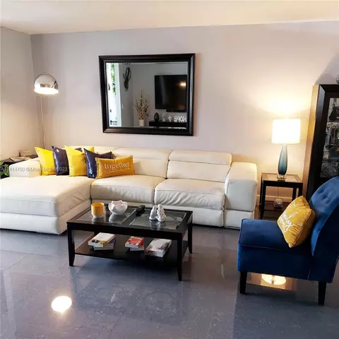 10207 Sunrise Lakes Blvd #106, Sunrise, FL 33322