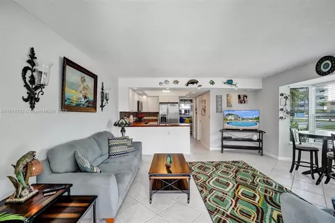 1201 N Riverside Dr #8, Pompano Beach, FL 33062