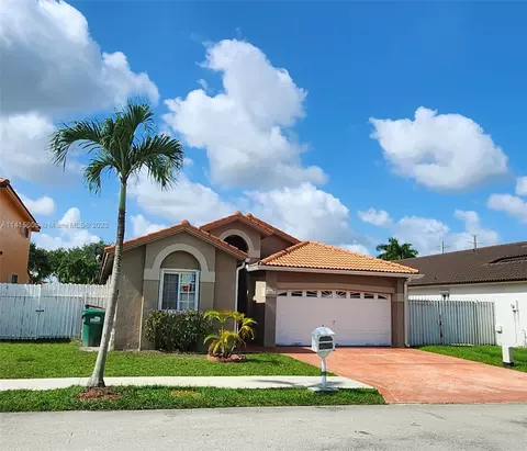 7476 NW 168th St, Hialeah, FL 33015