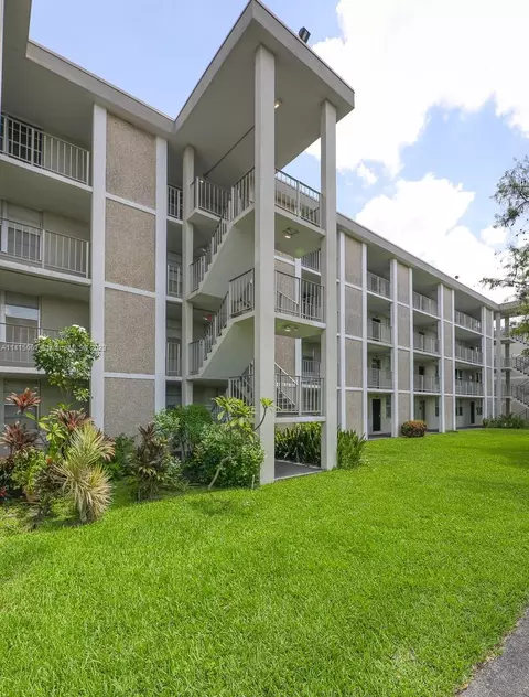 2900 NW 48th Ter #205, Lauderdale Lakes, FL 33313