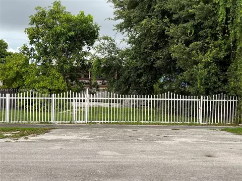 3339 NW 53rd St, Miami, FL 33142