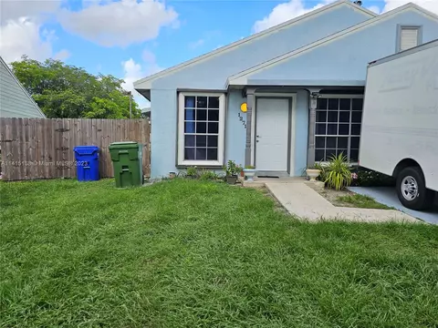 1271 SW 85th Ter, Pembroke Pines, FL 33025