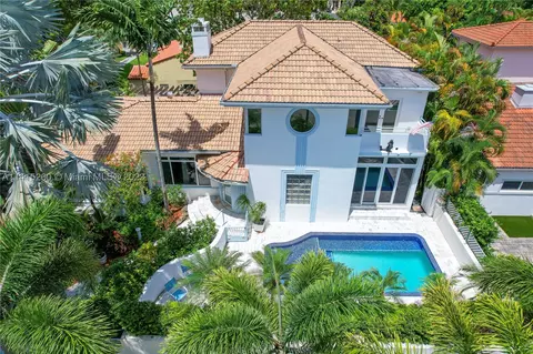 825 SW 23rd Rd, Miami, FL 33129