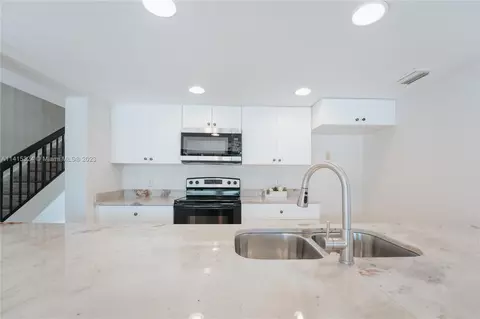 11256 NW 14th Ct, Pembroke Pines, FL 33026