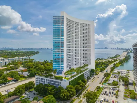 601 NE 36th St #1612, Miami, FL 33137