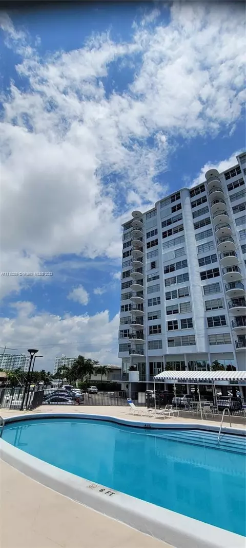11930 N Bayshore Dr #PH6, North Miami, FL 33181