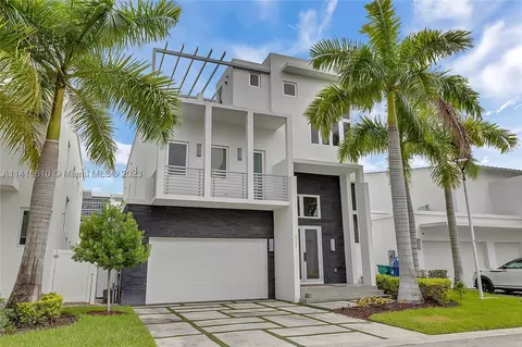 8237 NW 33rd Ter, Doral, FL 33122