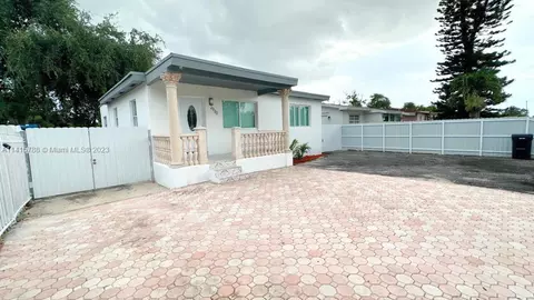 2930 NW 98th St, Miami, FL 33147