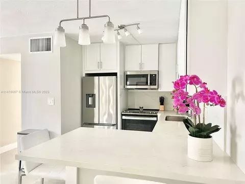 2145 Pierce St #209, Hollywood, FL 33020