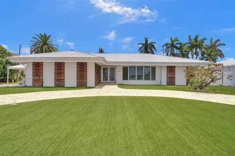 700 S Southlake Dr, Hollywood, FL 33019
