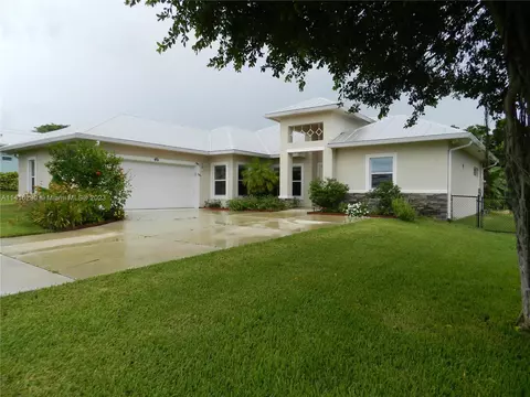 104 Springhill Dr, Jensen Beach, FL 34957